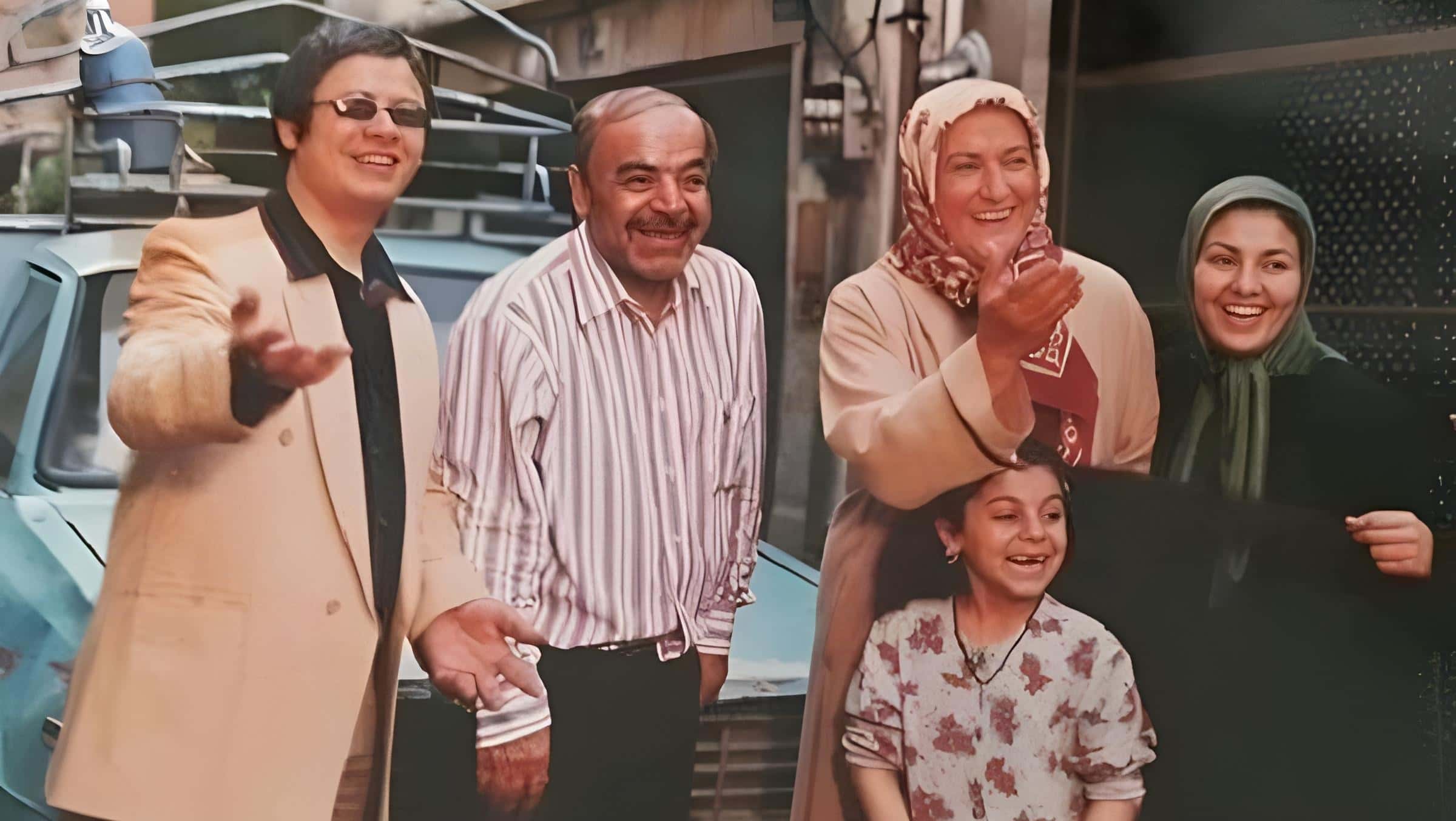 فیلم و سریال ایرانی طنز : ۱۰ فیلم و سریال طنز ایرانی که حسابی می‌خندوننت!