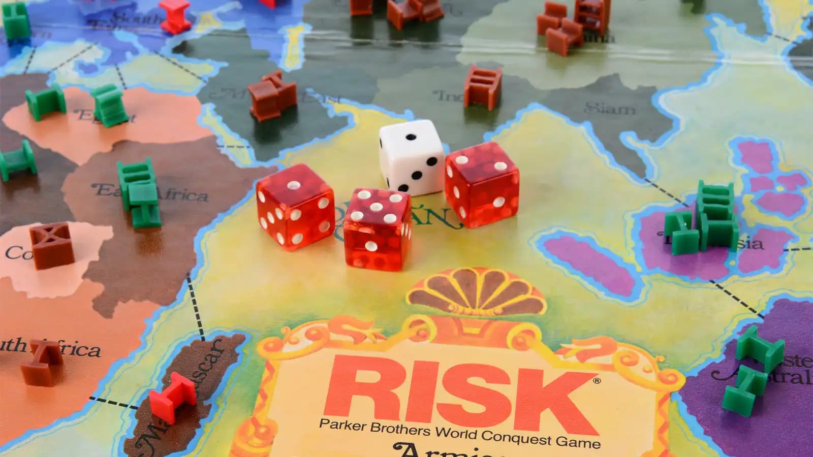 آموزش کامل بازی ریسک (Risk): از قوانین تا استراتژی‌های فتح جهان