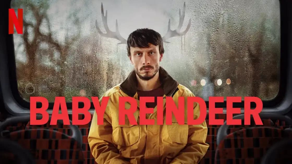پوستر رسمی سریال Baby Reindeer با چهره‌ی مضطرب ریچارد گد در نور کم، نشانه‌ای از فضای روانی و ناآرام سریال