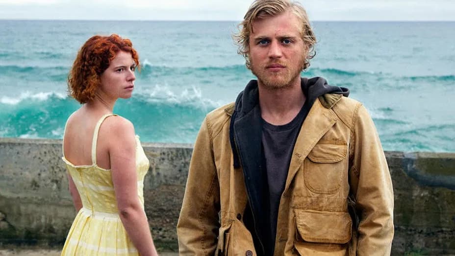  دختر جوانی در جزیره‌ای مرموز در فیلم Beast