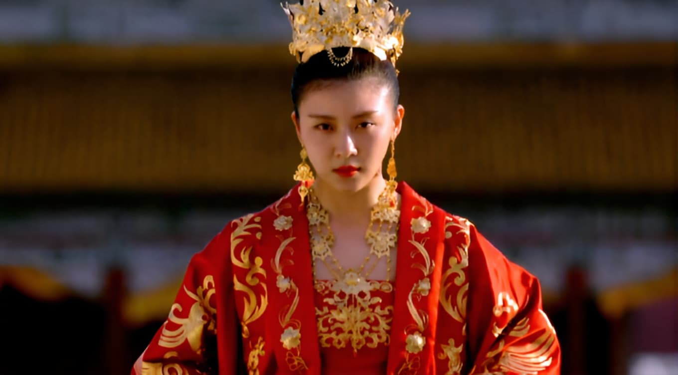 ها جی وون در لباس امپراتوری در سریال تاریخی ملکه کی