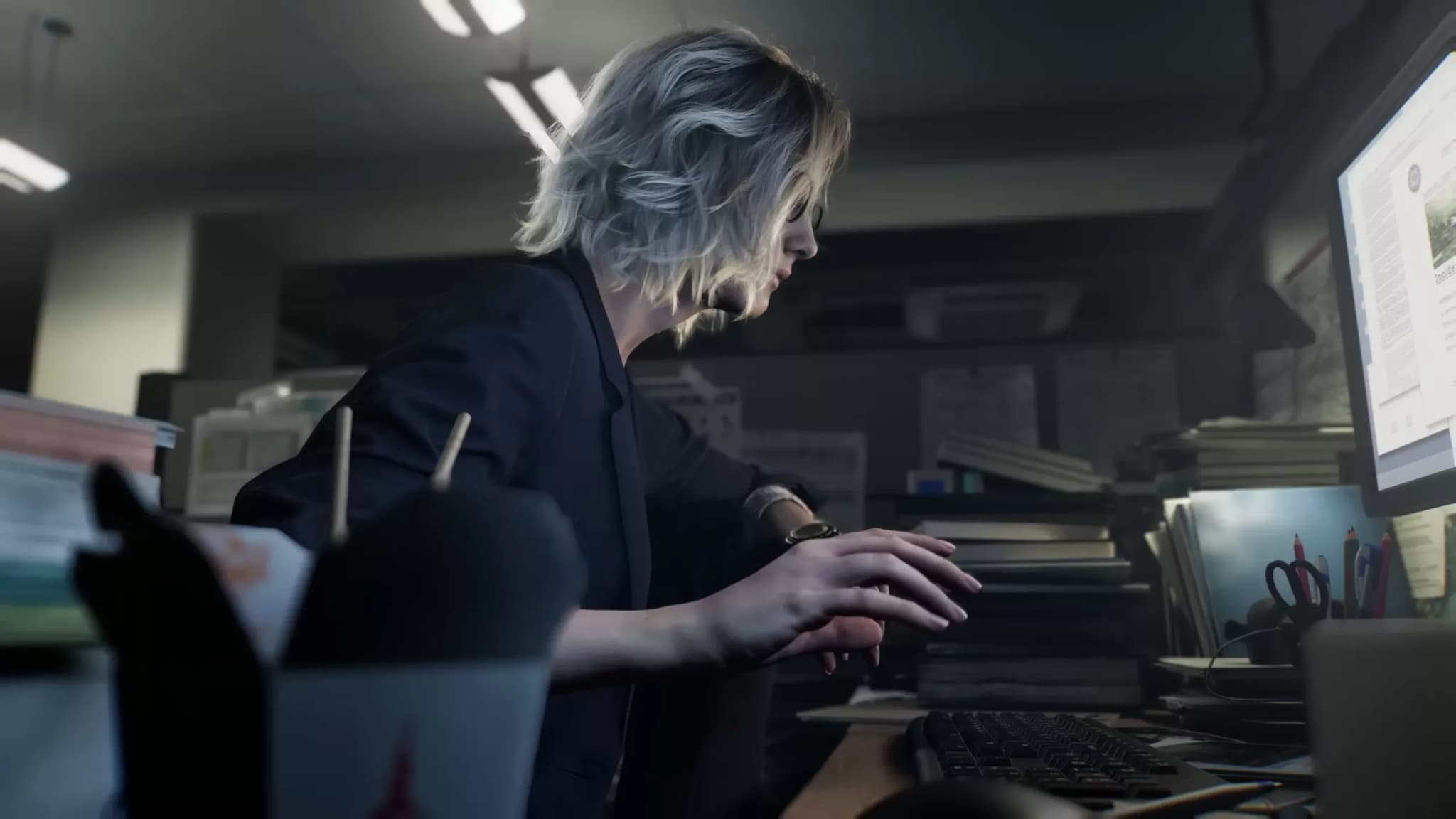 گریس آشکرافت شخصیت اصلی جدید رزیدنت اویل ریکوئیم در حال بررسی مدارک