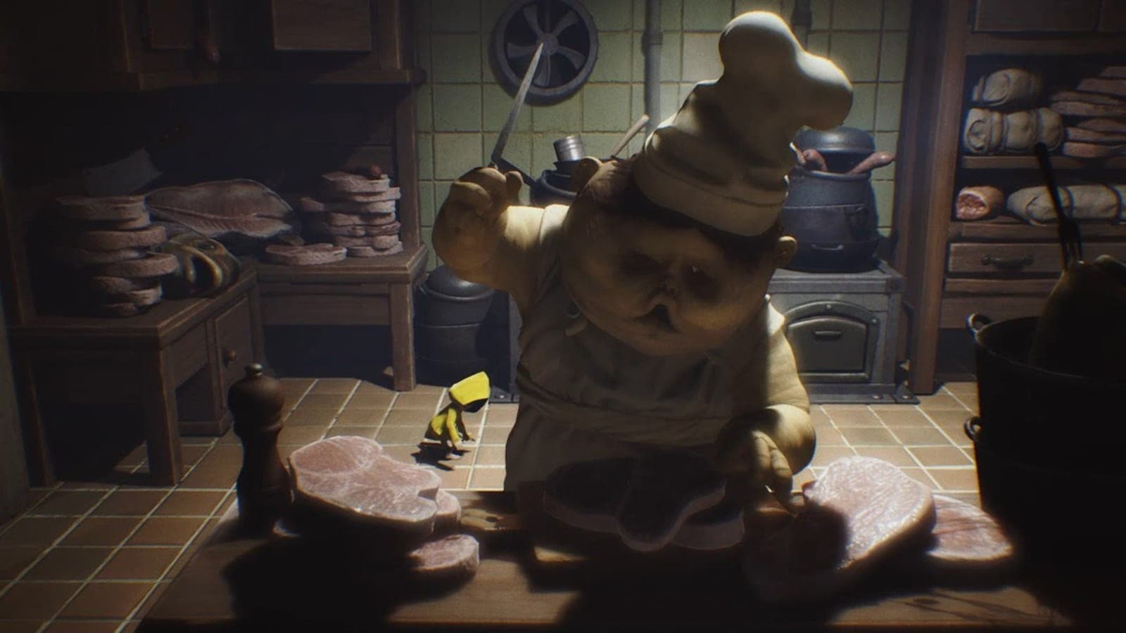 شخصیت اصلی در حال پنهان شدن از هیولا در بازی ترسناک کم حجم Little Nightmares