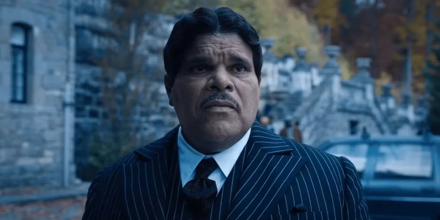 لوئیس گازمن در نقش گومز آدامز، پدر ونزدی در سریال Wednesday