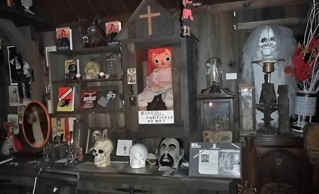 موزه اشیاء تسخیر شده اد و لورین وارن در دنیای کانجورینگ