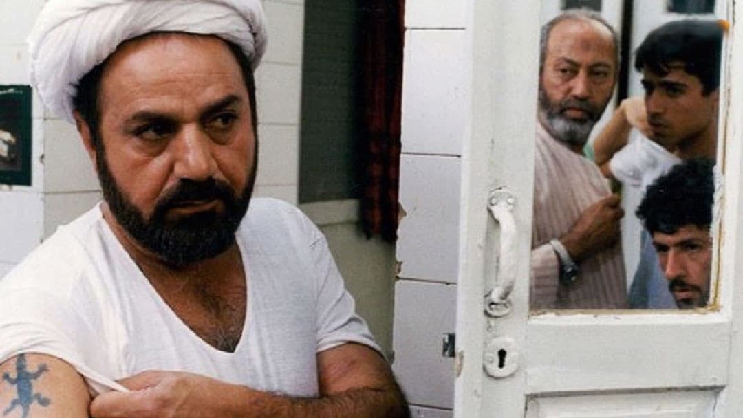 پرویز پرستویی در لباس روحانیت در فیلم سینمایی ایرانی کمدی مارمولک