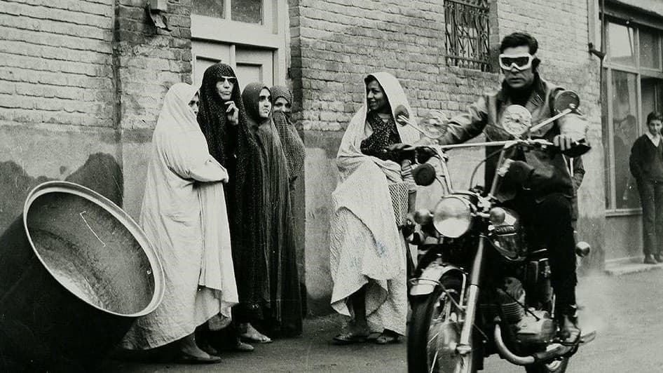 بهروز وثوقی در فیلم قدیمی ایرانی رضا موتوری